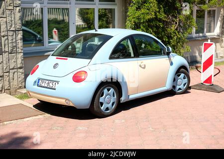 Lublin, Pologne, 12 juillet 2022 nouveau coléoptère volkswagen bleu et crème Banque D'Images