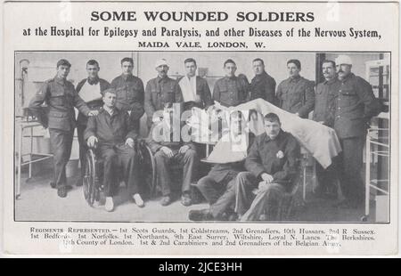 'Quelques soldats blessés à l'Hôpital pour l'épilepsie et la paralysie, et d'autres maladies du système nerveux, Maida Vale, Londres': Groupe de soldats de la première Guerre mondiale en uniforme, dont un homme en fauteuil roulant, un allongé dans un lit d'hôpital, et d'autres avec des bandages autour de leurs bras et de leur tête. Les régiments représentés comprennent les Scots Guards, Coldstream Guards, Grenadiers, 10th Hussars, Sussex, Bedfordshire, Norfolk, Northamptonshire, East Surrey, Wiltshire, Loyal North Lancashire, Berkshire et 15th County of London Regiment, Carabiniers et l'armée belge Banque D'Images