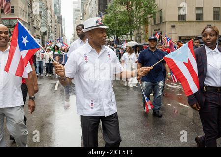 New York, États-Unis. 12th juin 2022. Le maire de New York, Eric Adams, assiste à la parade de la journée de Porto Rico le long de la 5th Avenue à New York, New York, sur 12 juin 2022. (Photo de Gabriele Holtermann/Sipa USA) crédit: SIPA USA/Alay Live News Banque D'Images