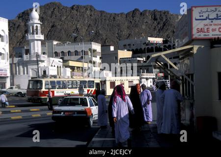 Scène de rue à Muttrah, port et quartier de bazar de Muscat, Oman Banque D'Images