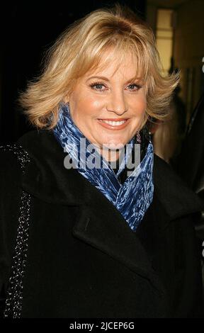 Lorna Luft assiste à la soirée d'ouverture de « Afterbirth: Kathy and Mo's Greatest Hits » au Canon Theatre de Beverly Hills, Californie sur 27 février 2004. Crédit photo : Henry McGee/MediaPunch Banque D'Images