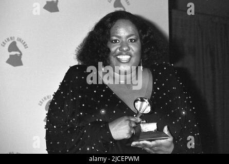 Jennifer Holliday aux Grammy Awards 28th sur 25 février 1986 à l'Auditorium du Sanctuaire de Los Angeles, en Californie. Crédit: Ralph Dominguez/MediaPunch Banque D'Images