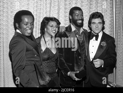 Lou Rawls, Deniece Williams, Teddy Pendergrass et Anthony Newley Circa années 80 crédit: Ralph Dominguez/MediaPunchLou Rawls, Deniece Williams, Teddy Pendergrass et Anthony Newley aux American Music Awards 1979 sur 12 janvier 1979 crédit: Ralph Dominguez/MediaPunch Banque D'Images