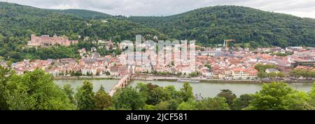 Heidelberg, Allemagne - 26 août 2021 : Panorama de la ville de Heidelberg avec tous les sites touristiques importants. Banque D'Images