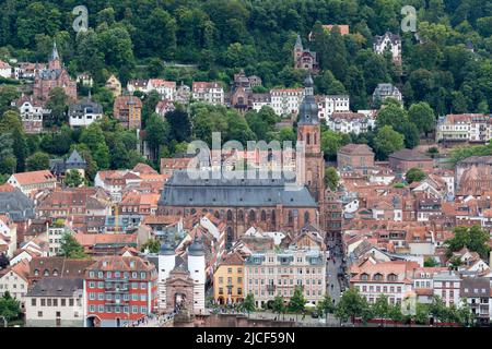 Heidelberg, Allemagne - 26 août 2021 : vue en grand angle sur l'église Heiliggeistkirche (Église du Saint-Esprit). Banque D'Images