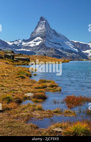 Vue sur le Stellisee au Cervin (4478m), Alpes, Valais, Suisse Banque D'Images