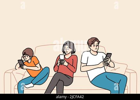 Une jeune famille avec un enfant s'assoit sur un canapé pour surfer sur Internet sur un smartphone moderne. Parents et petit enfant accro aux téléphones cellulaires, utilisant des gadgets ensemble à la maison. Dépendance technologique. Illustration vectorielle. Illustration de Vecteur