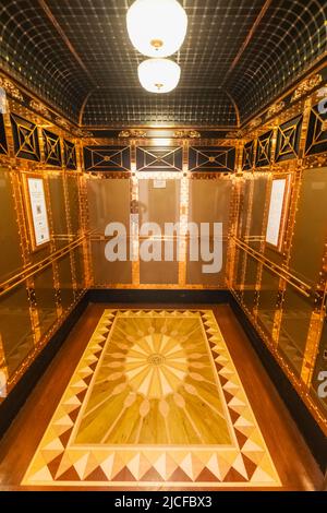 Angleterre, Londres, Knightsbridge, Harrods Department Store, Lift Interior Banque D'Images