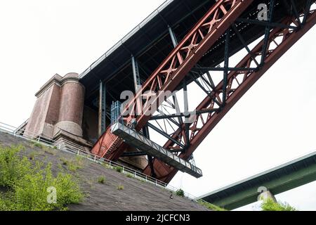 Allemagne, Schleswig-Holstein, canal de Kiel, pont de Levensau, structure en acier, vue de dessous Banque D'Images