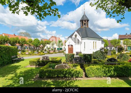 Allemagne, Schleswig-Holstein, Schleswig, Holm, quartier historique des pêcheurs, Süderholmstraße, cimetière avec chapelle Banque D'Images