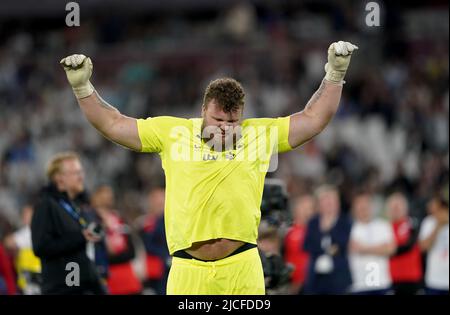 Le gardien de but du XI reste du monde Tom Stoltman avant le tir de pénalité pendant le match de l'aide au football pour l'UNICEF au stade de Londres, Londres. Date de la photo: Dimanche 12 juin 2022. Banque D'Images