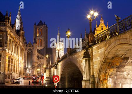 Pont de Saint Michel avec cathédrale de Saint Bavo en arrière-plan, Gand, Flandre orientale, Belgique Banque D'Images