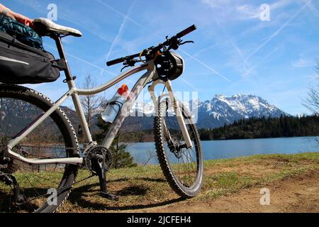 Excursion en VTT près de Krün, Barmsee, Allemagne, Bavière, haute-Bavière, Vallée d'Isar, vélo, montagnes de Karwendel, Banque D'Images