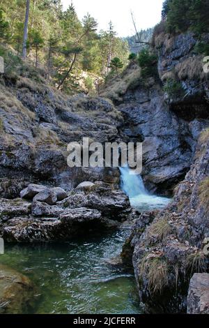 Cascade dans le Kuhflucht, Farchant, Bavière, Allemagne Banque D'Images