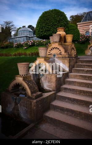 Grand escalier, Maison de campagne mauresque et serre, Wilhelma, jardin zoologique et botanique, Stuttgart, Bade-Wurtemberg, Allemagne Banque D'Images