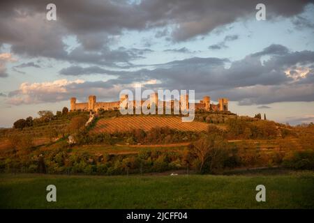 Italie, Toscane, Monteriggioni dans la lumière du soir Banque D'Images