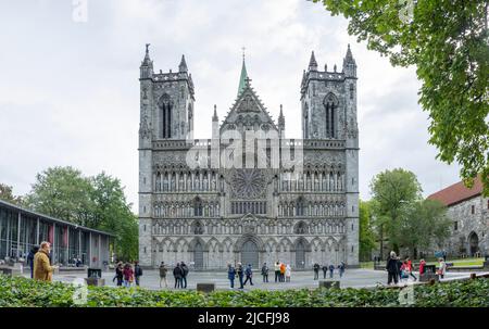 Norvège, Trøndelag, Trondheim, Cathédrale de Nidaros, façade ouest. Banque D'Images