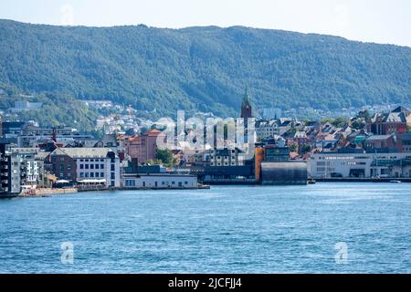 Norvège, Vestland, Bergen, vue du fjord à la ville. Banque D'Images