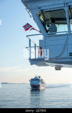 Norvège, More og Romsdal, rencontre avec le navire Hurtigruten 'Otto Sverdrup'. Banque D'Images