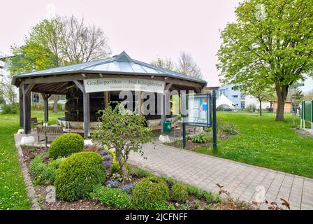 Gradierpavillon, parc thermal, inspiration, santé, vue sur le village, Début de l'été, Bad Königshofen, Franconie, Allemagne, Europe, Banque D'Images