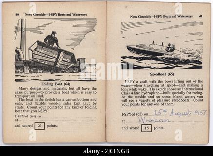 2 pages ouvertes du livre I-Spy Boats and Waterways (I-Spy No 14, 1958), publié par News Chronicle Newspaper, Londres. Jeu d'observation pour enfants Banque D'Images