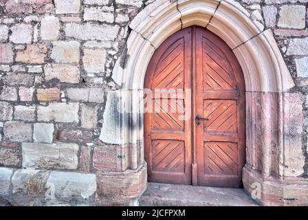 Église Saint-Trinitatis, portail, entrée, façade de la maison, vue sur le village, Été, Wasungen, Thuringe, Allemagne, Europe, Banque D'Images