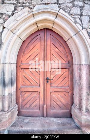 Église Saint-Trinitatis, portail, entrée, façade de la maison, vue sur le village, Été, Wasungen, Thuringe, Allemagne, Europe, Banque D'Images