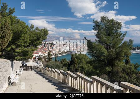 Vue de la colline de Marjan vers Split, comté de Split-Dalmatie, Dalmatie, Croatie, Europe Banque D'Images