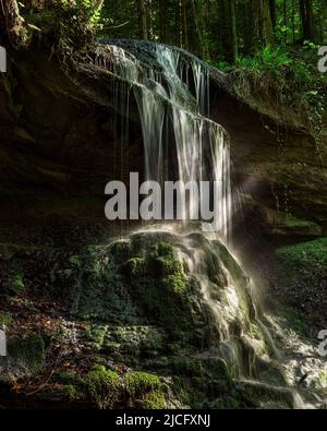 Cascade arrière de Hörschbach. Murrhardt, Bade-Wurtemberg, Allemagne Banque D'Images