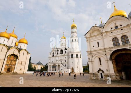 Cathédrale de l'Assomption, Tour de la Grande cloche d'Ivan et Cathédrale de l'Archange à l'intérieur du Kremlin, Moscou, Russie Banque D'Images