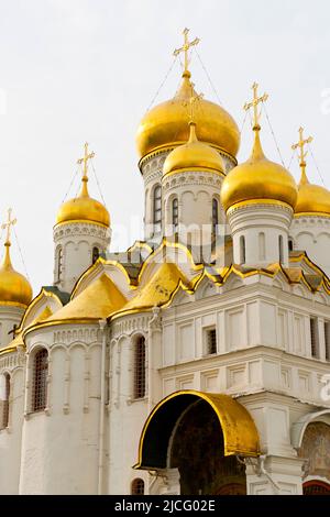 Les dômes de la Cathédrale d'Annonciation, le Kremlin, Moscou, Russie Banque D'Images