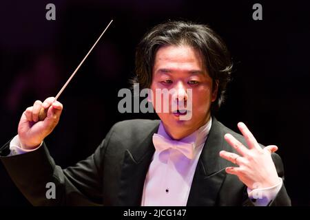 L'orchestre de chambre anglais, dirigé par le chef japonais Daisuke Muranaka. Cadogan Hall, Sloane Terrace, Chelsea, Londres, Royaume-Uni. 18 mars 2015 Banque D'Images