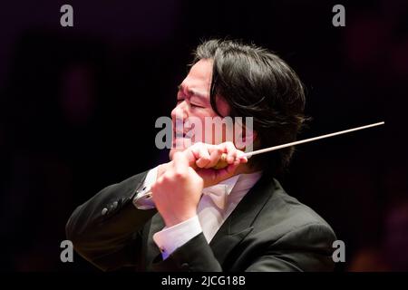 L'orchestre de chambre anglais, dirigé par le chef japonais Daisuke Muranaka. Cadogan Hall, Sloane Terrace, Chelsea, Londres, Royaume-Uni. 18 mars 2015 Banque D'Images