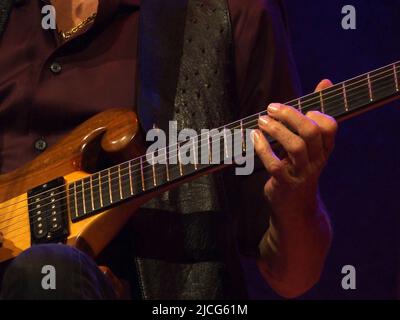 12 juin 2022, New York, New York, Etats-Unis: 12 juin, 2022 NEW YORK - José Feliciano: Musicien, chanteur et compositeur de talent multiple exécuté à la cave de vinification de New York. José Feliciano est plus connu pour son succès de Noël ''Feliz Navidad '' et sa couverture de 'les portes', ''Light My Fire'. Il a allumé la scène avec sa performance dimanche soir; sa nature humble et son grand sens de l'humour ont fait profiter la foule de sa musique et de ses histoires, qu'il a racontées entre deux chansons. La carrière de M. Feliciano s'étend sur plus de 60 ans de performance pour un grand spectacle. Son style de musique est un mélange de latin, Jazz, Banque D'Images