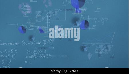 Image des équations mathématiques et du traitement des données sur fond bleu Banque D'Images