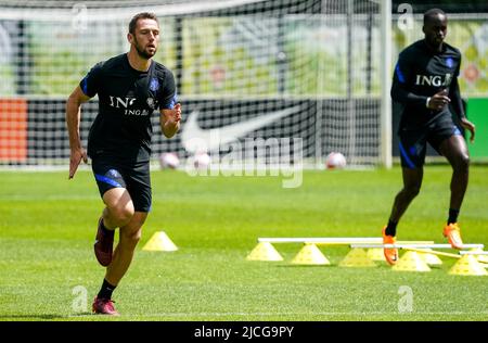 ZEIST, PAYS-BAS - JUIN 13 : Stefan de Vrij des pays-Bas lors d'une session de formation de l'équipe de football des pays-Bas au campus de KNVB sur 13 juin 2022 à Zeist, pays-Bas (photo de René Nijhuis/Orange Pictures) Banque D'Images