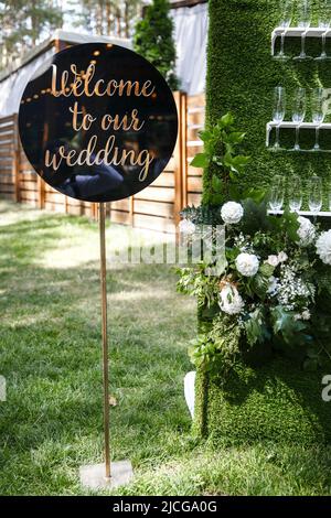 Signe avec l'inscription à la cérémonie de mariage. Banque D'Images