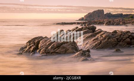 Lever de soleil de longue durée à Castle Rock Beach, près de Dunsborough en Australie occidentale Banque D'Images