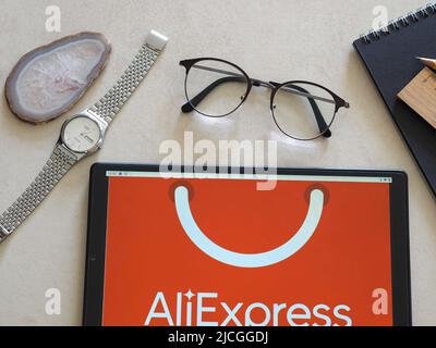 Dans cette illustration, un logo AliExpress apparaît sur une tablette. Banque D'Images