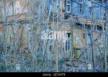 Seifersdorfer Tal, Wachau, Saxe, Allemagne: Ruines et lieu perdu du Seifersdorf Lower Mill dans le parc du Seifersdorfer Tal. Banque D'Images