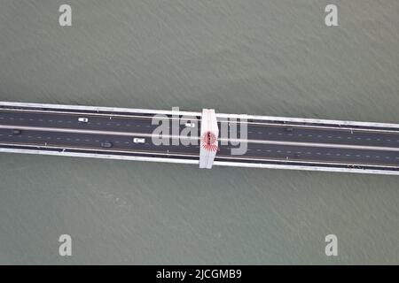 Vue aérienne drone du pont Tanzanite, Dar es-Salam, Tanzanie Banque D'Images