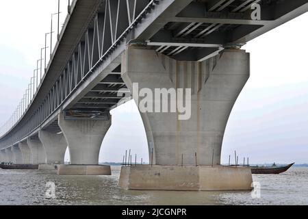 Munshiganj, Bangladesh - 12 juin 2022 : pont Padma à Munshiganj au Bangladesh. Le premier ministre de l'honorable Sheikh Hasina inaugurera le Padma Bridg Banque D'Images