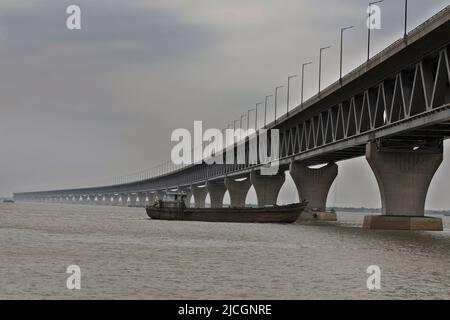 Munshiganj, Bangladesh - 12 juin 2022 : pont Padma à Munshiganj au Bangladesh. Le premier ministre de l'honorable Sheikh Hasina inaugurera le Padma Bridg Banque D'Images