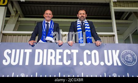 HARTLEPOOL, ROYAUME-UNI. JUIN 13th Paul Hartley (r) alors nouveau directeur de Hartlepool a Uni avec son assistant gérant Gordon Young à Victoria Park, Hartlepool le lundi 13th juin 2022. (Credit: Mark Fletcher | MI News) Credit: MI News & Sport /Alay Live News Banque D'Images