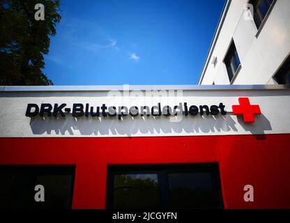 Berlin, Allemagne. 12th juin 2022. Le bâtiment du service de don de sang de la DRK à Hindenburgdamm, photographié sur 12 juin 2022 à Berlin Lichterfelde. © PAR XAMAX Credit: XAMAX/dpa/Alay Live News Banque D'Images