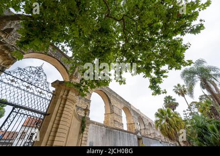 Aqueduto de São Sebastião aka Arcos do Jardim aqueduc à côté du jardin botanique de l'Université de Coimbra, à Coimbra, Portugal, Europe Banque D'Images