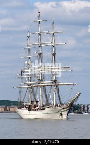 13/06/2022 Tilbury Tilburness Royaume-Uni la Marine royale d’Oman le spectaculaire talbot Shabab Oman II un talbot à trois mâts de classe A, le Tal Banque D'Images