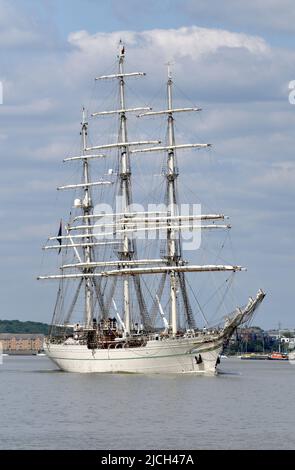 13/06/2022 Tilbury Tilburness Royaume-Uni la Marine royale d’Oman le spectaculaire talbot Shabab Oman II un talbot à trois mâts de classe A, le Tal Banque D'Images