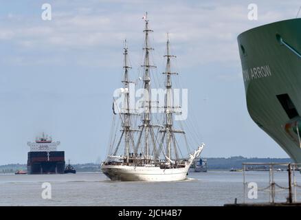 13/06/2022 Tilbury Tilburness Royaume-Uni la Marine royale d’Oman le spectaculaire talbot Shabab Oman II un talbot à trois mâts de classe A, le Tal Banque D'Images