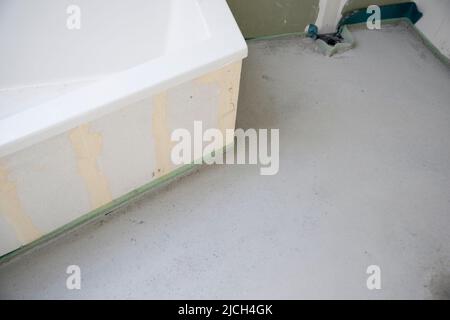 table en béton fraîchement guéri sur le chantier de construction en loft dans une maison familiale Banque D'Images